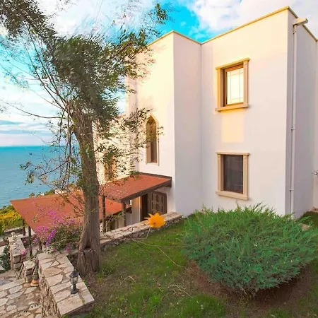 빌라 Seba; Yalikavakta Oezel Havuzlu 4+1 Bodrum